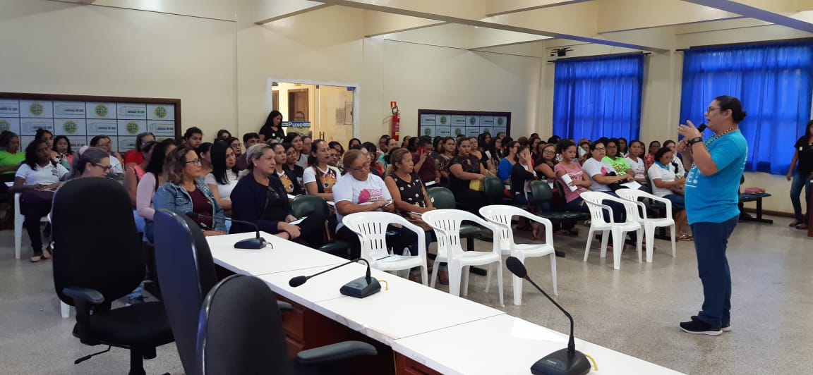 Secretaria de Educação capacita educadores sobre o Plano Municipal da Primeira Infância